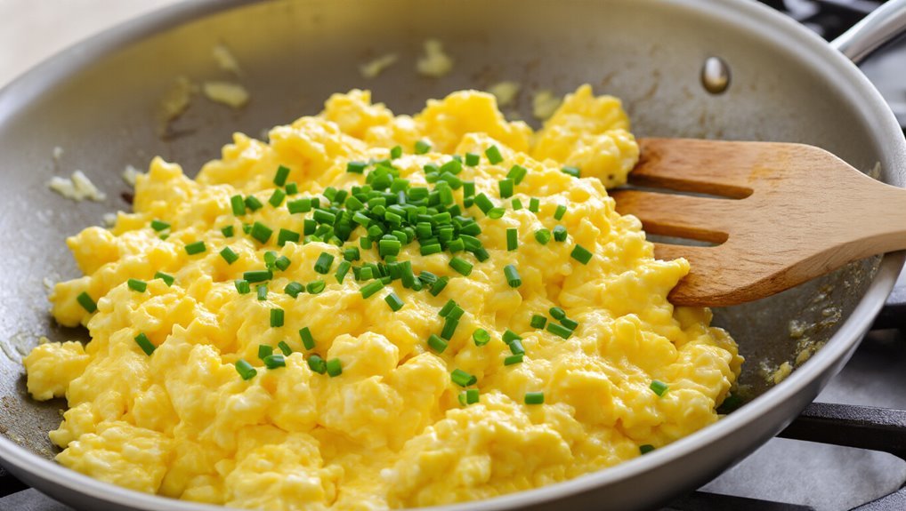 master fluffy scrambled eggs